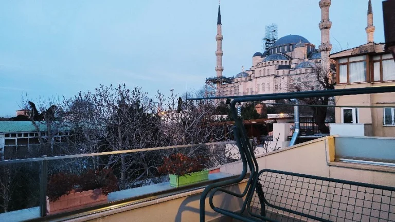 Obelisk Hotel & Suites