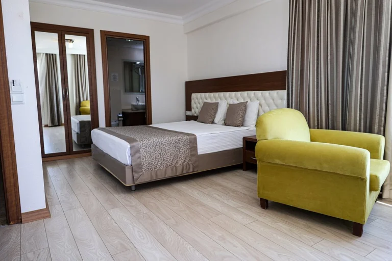 The Corner Park Hotel photo 2