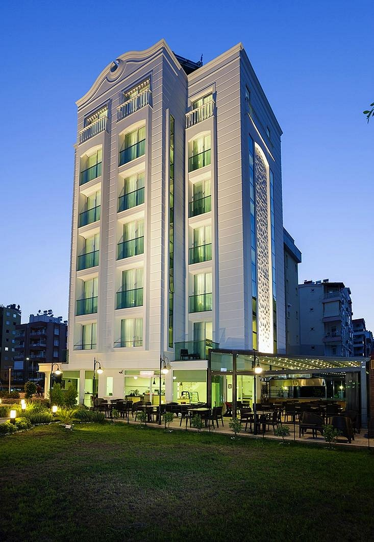The Room Hotel & Apartments