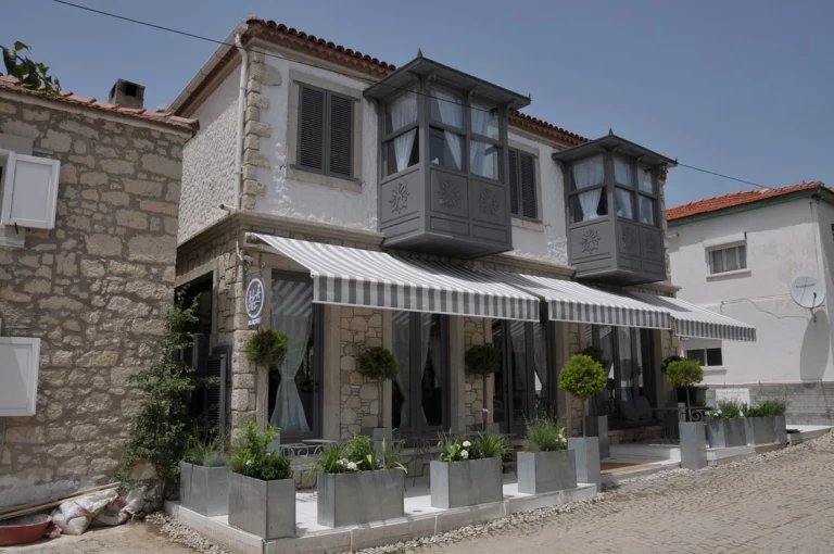 Ala Hotel
