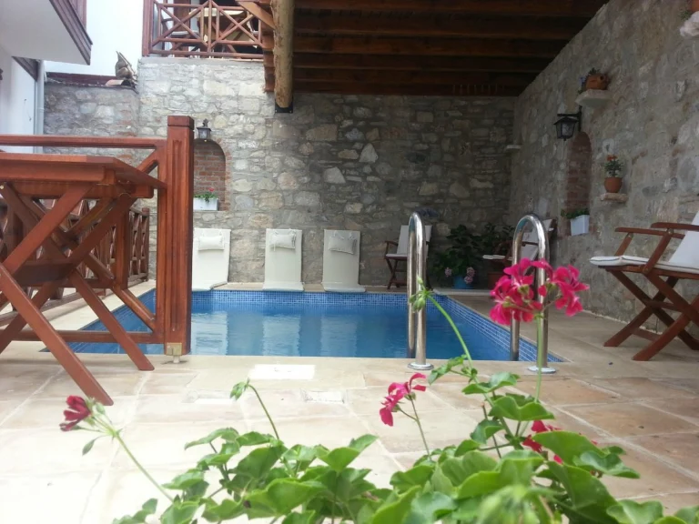 Amazon Petite Palace photo 4