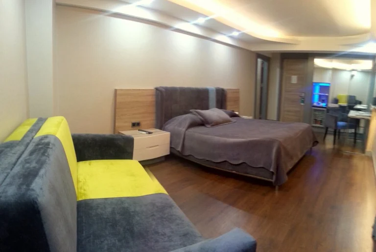 Marla Otel photo 4